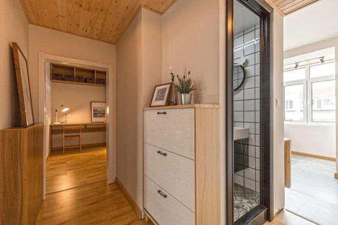 53平老房改造面积小可以把次卧和客厅结合榻榻米房设计太好kaiyun开云官网(图1)