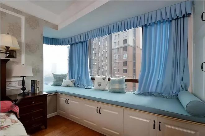 越来越多人喜欢把飘窗砸掉我家刚砸完就后悔大开云kaiyun官方网站家别再犯错了(图1)