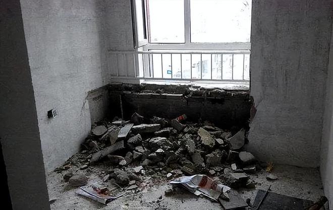 越来越多人喜欢把飘窗砸掉我家刚砸完就后悔大开云kaiyun官方网站家别再犯错了(图5)