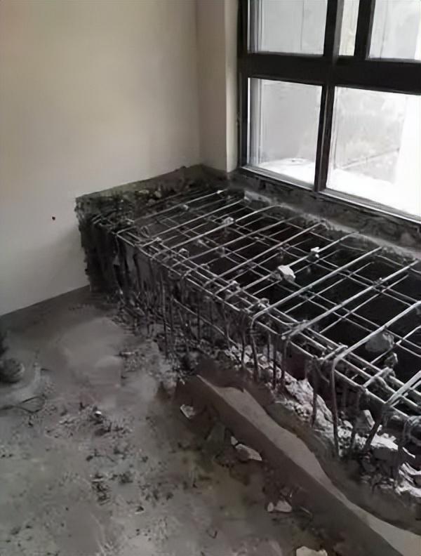 越来越多人喜欢把飘窗砸掉我家刚砸完就后悔大开云kaiyun官方网站家别再犯错了(图3)