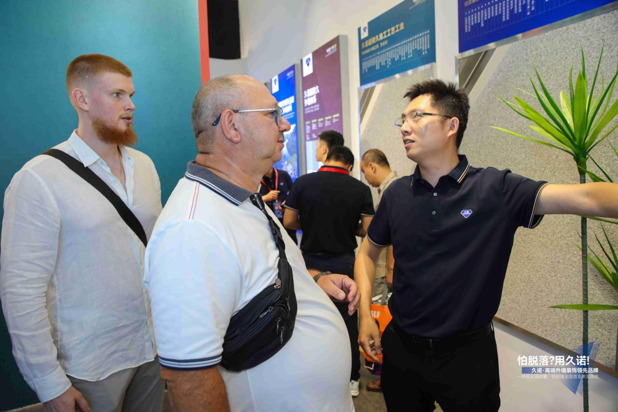 开云kaiyun官方网站久诺超耐久引领外墙装饰新潮流：广州建博会大放异彩(图2)